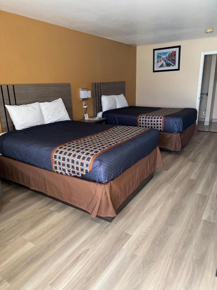 Queen Room with Two Queen Beds interior