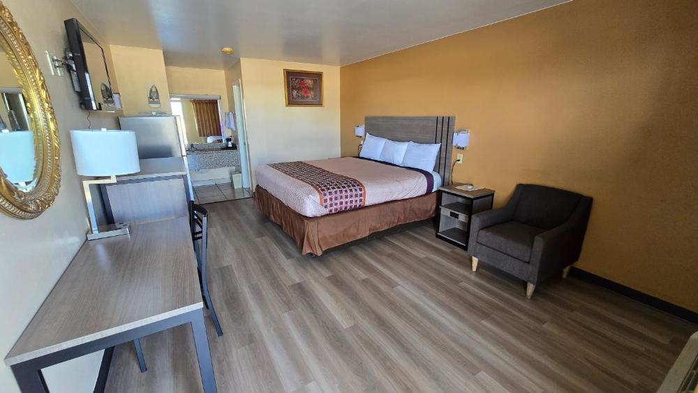 Queen Room interior